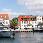 Mueritzausblick - Altstadtidyll Mit Hafenblick