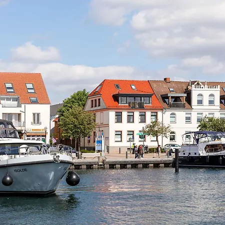 Mueritzausblick - Altstadtidyll Mit Hafenblick